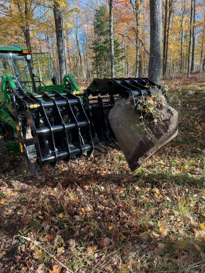 Compact Clam Grapple (CCG) from Stinger Attachments